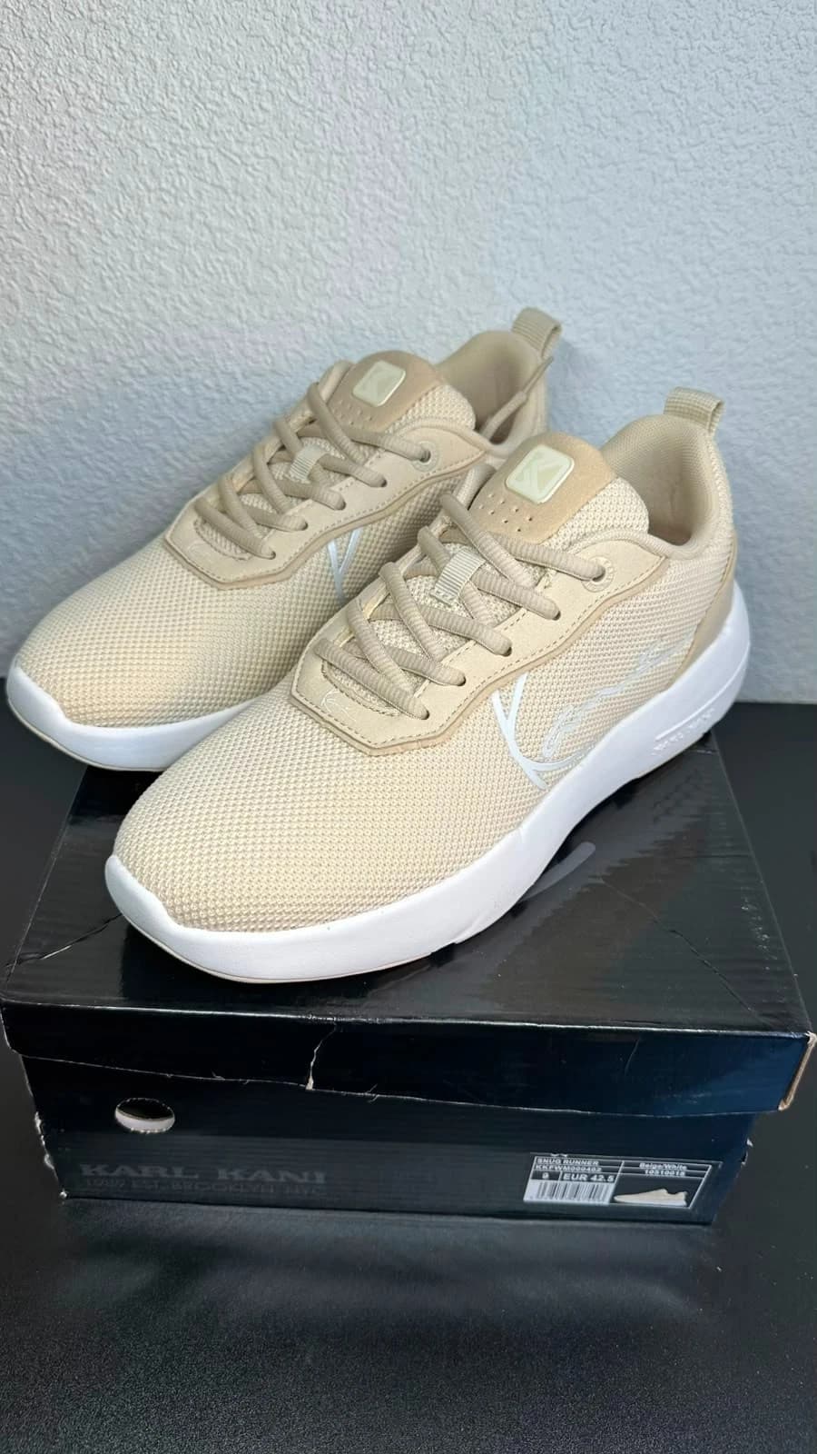 Karl Kani Snug Runner Sneaker Beige Weiß Gr. 42,5 Neu